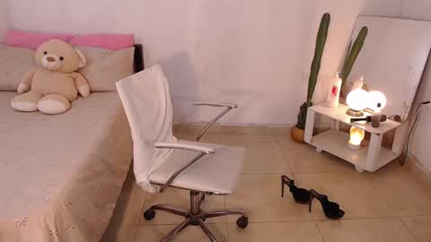 Snapshot of kesha_brooks chatting on 03.06.25 Mia online show from 03.06.25