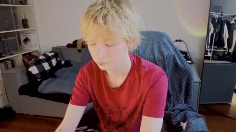 Snapshot of kessy_white chatting on 10.07.25 Kessy online show from 10.07.25