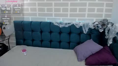 KatrinaKetrin online show from 10.23.25