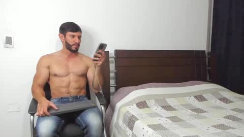 Snapshot of kevin_malone22 chatting on 02.25.25 kevin_malone22 online show from 02.25.25