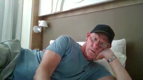 Snapshot of kevlooking4sez chatting on 06.17.26 kevlooking4sez online show from 06.17.26