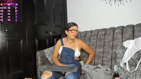 Keila Milf online show from 09.30.25