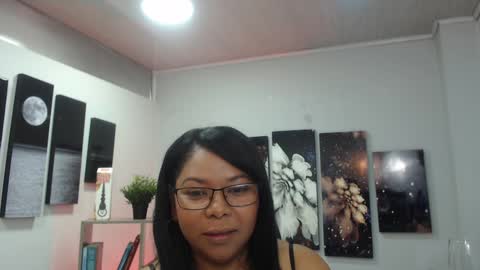 Snapshot of keylathomson chatting on 01.05.25 Keyla online show from 01.05.25