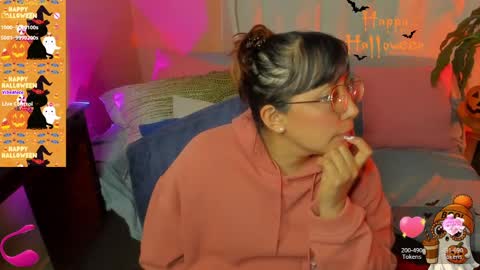 Snapshot of keyt_foxxx chatting on 10.23.25 Danna Sofia online show from 10.23.25