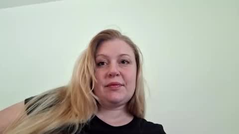 Snapshot of khaleesi0890 chatting on 11.16.25 khaleesi0890 online show from 11.16.25