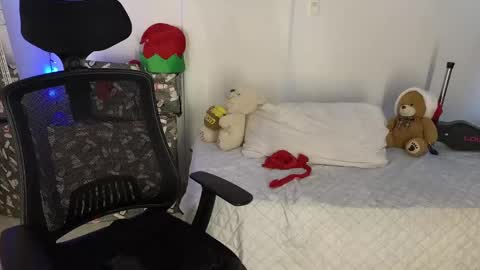 Snapshot of kharelys_777 chatting on 12.25.24 Karelys M. online show from 12.25.24