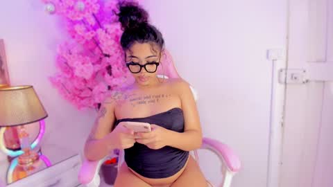 Khelany Isyy  online show from 12.05.24