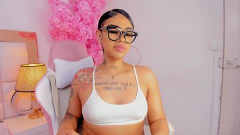 Khelany Isyy  online show from 02.06.25