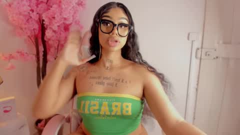 Khelany Isyy  online show from 03.05.25