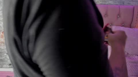 Khelany Isyy  online show from 10.22.25