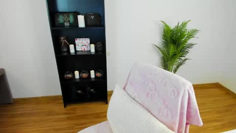 Khloe online show from 04.16.26