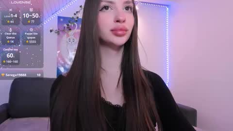 Snapshot of khloeforever chatting on 10.27.25 khloe online show from 10.27.25