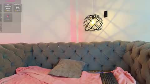 khloejohnson online show from 09.24.25