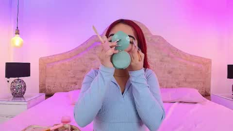 khloejohnson online show from 10.03.25