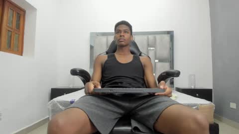 Snapshot of khris__evans chatting on 04.18.26 Kris Evans online show from 04.18.26