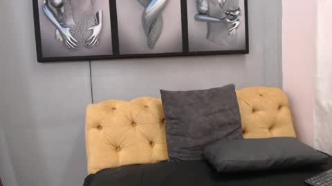 Snapshot of khris__evans chatting on 05.21.26 Kris Evans online show from 05.21.26