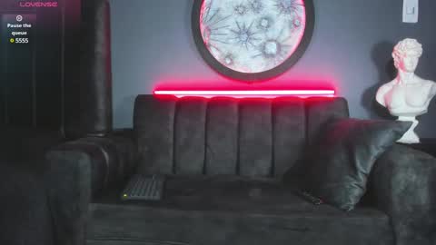 Khriss brown online show from 02.12.25