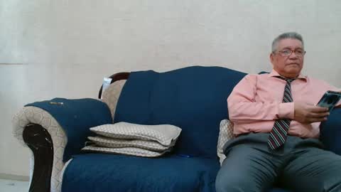 KIA MING AND HER TEACHER online show from 12.22.25