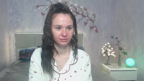 Snapshot of kiaracriegs chatting on 03.25.26 Kara online show from 03.25.26