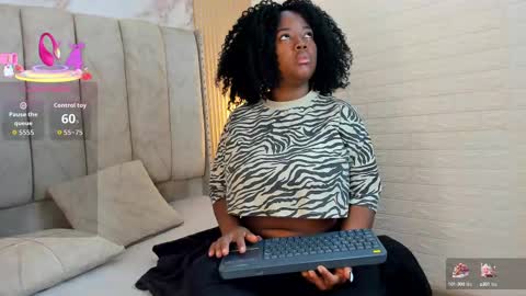 Snapshot of kiarazafira chatting on 09.20.25 kiarazafira online show from 09.20.25