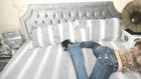 Snapshot of kiarose chatting on 12.22.24 Kia Rose online show from 12.22.24