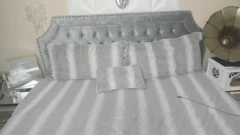 Snapshot of kiarose chatting on 01.18.25 Kia Rose online show from 01.18.25