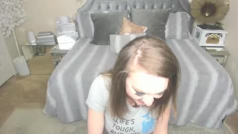 Snapshot of kiarose chatting on 02.15.25 Kia Rose online show from 02.15.25