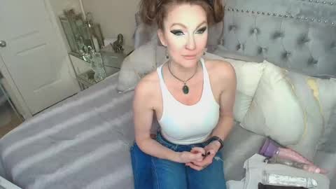 Snapshot of kiarose chatting on 09.14.25 Kia Rose online show from 09.14.25