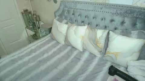 Snapshot of kiarose chatting on 11.18.25 Kia Rose online show from 11.18.25