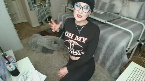 Snapshot of kiarose chatting on 11.21.25 Kia Rose online show from 11.21.25