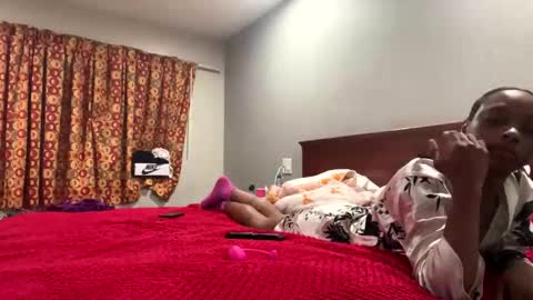 Snapshot of kibrombariu45 chatting on 12.14.25 HunneysPlayRoom online show from 12.14.25