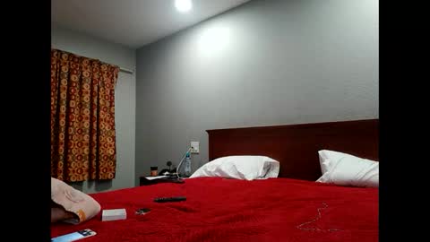 Snapshot of kibrombariu45 chatting on 12.17.25 HunneysPlayRoom online show from 12.17.25