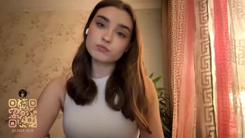 Ola my name is Lissa  Lets hit 10 Thumbs Up together   online show from 02.03.26