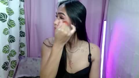 Snapshot of kieshagray chatting on 12.17.25 kiesha online show from 12.17.25