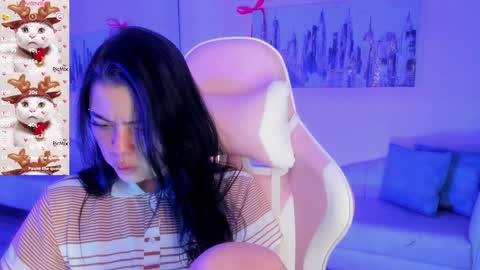 Snapshot of kiki_cams chatting on 12.17.24 kIKI online show from 12.17.24