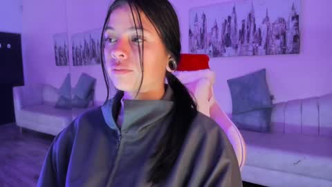 Snapshot of kiki_cams chatting on 12.31.24 kIKI online show from 12.31.24