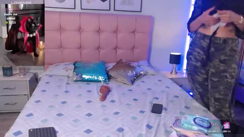 Snapshot of kiki_cams chatting on 09.25.25 kIKI online show from 09.25.25