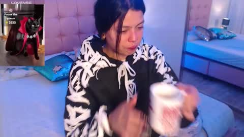 Snapshot of kiki_cams chatting on 09.30.25 kIKI online show from 09.30.25