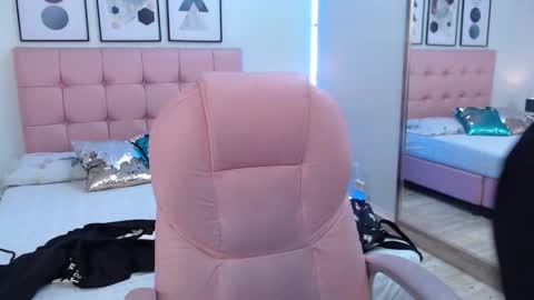 Snapshot of kiki_cams chatting on 10.22.25 kIKI online show from 10.22.25