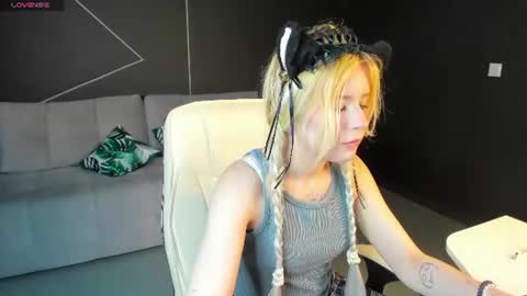 Snapshot of kiki_peach chatting on 06.28.26 Jessica online show from 06.28.26