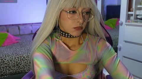 kiki online show from 04.11.26