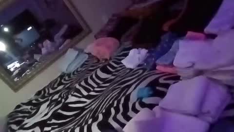 kikilovespartylights online show from 12.14.24