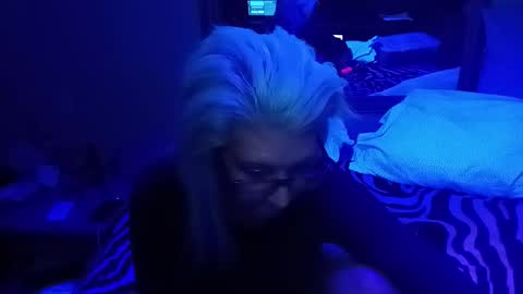 kikilovespartylights online show from 12.29.24