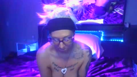 kikilovespartylights online show from 02.18.25