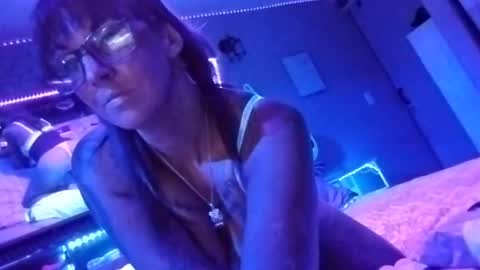 kikilovespartylights online show from 09.17.25