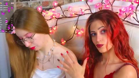 Snapshot of kim__dunn chatting on 12.04.25 CatherineBarkJamieWallace online show from 12.04.25