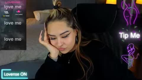 Kim online show from 10.19.25