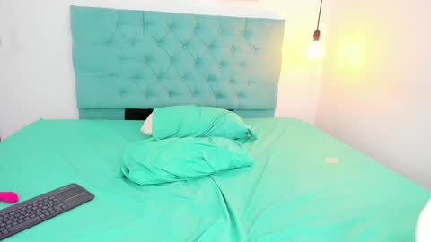 kim_eli online show from 02.15.25