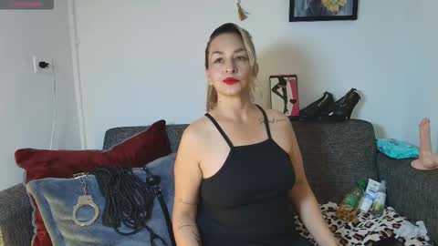 Snapshot of kim_raver40 chatting on 11.27.25 Kim online show from 11.27.25