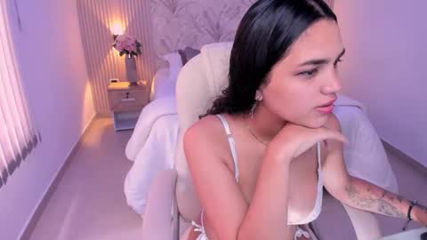 Snapshot of kim_stonee_ chatting on 12.04.25 Kim online show from 12.04.25